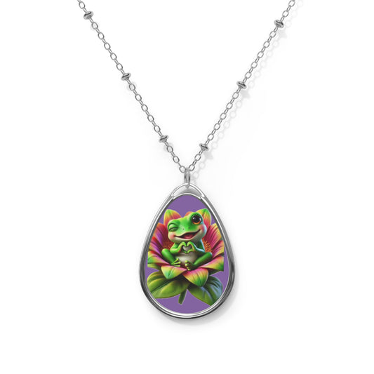Colorful Gecko Oval Necklace - Playful Nature-Inspired Jewelry for Animal Lovers
