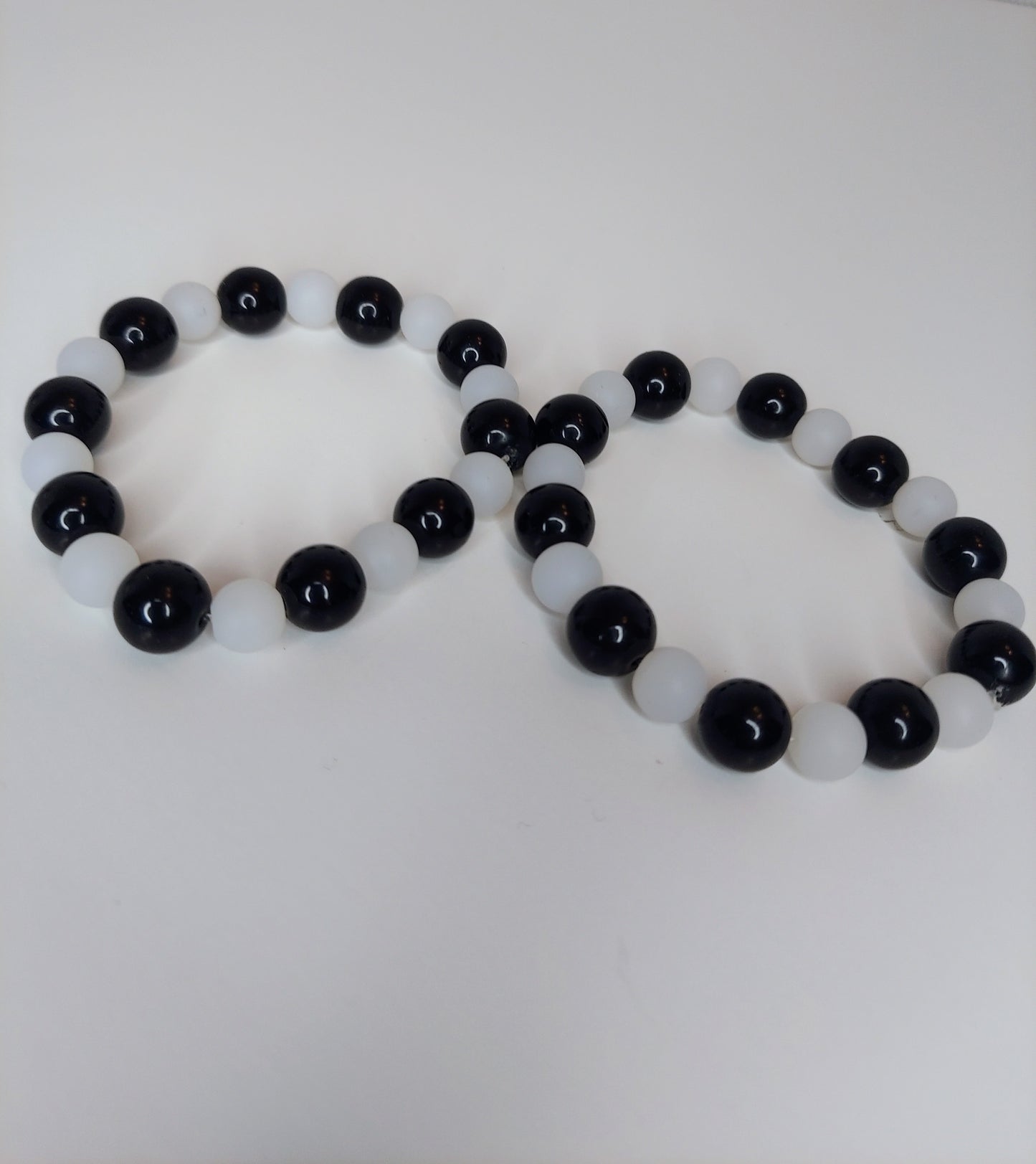 Black and White Glass Beaded Bracelet (1pc)