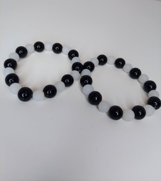Black and White Glass Beaded Bracelet (1pc)