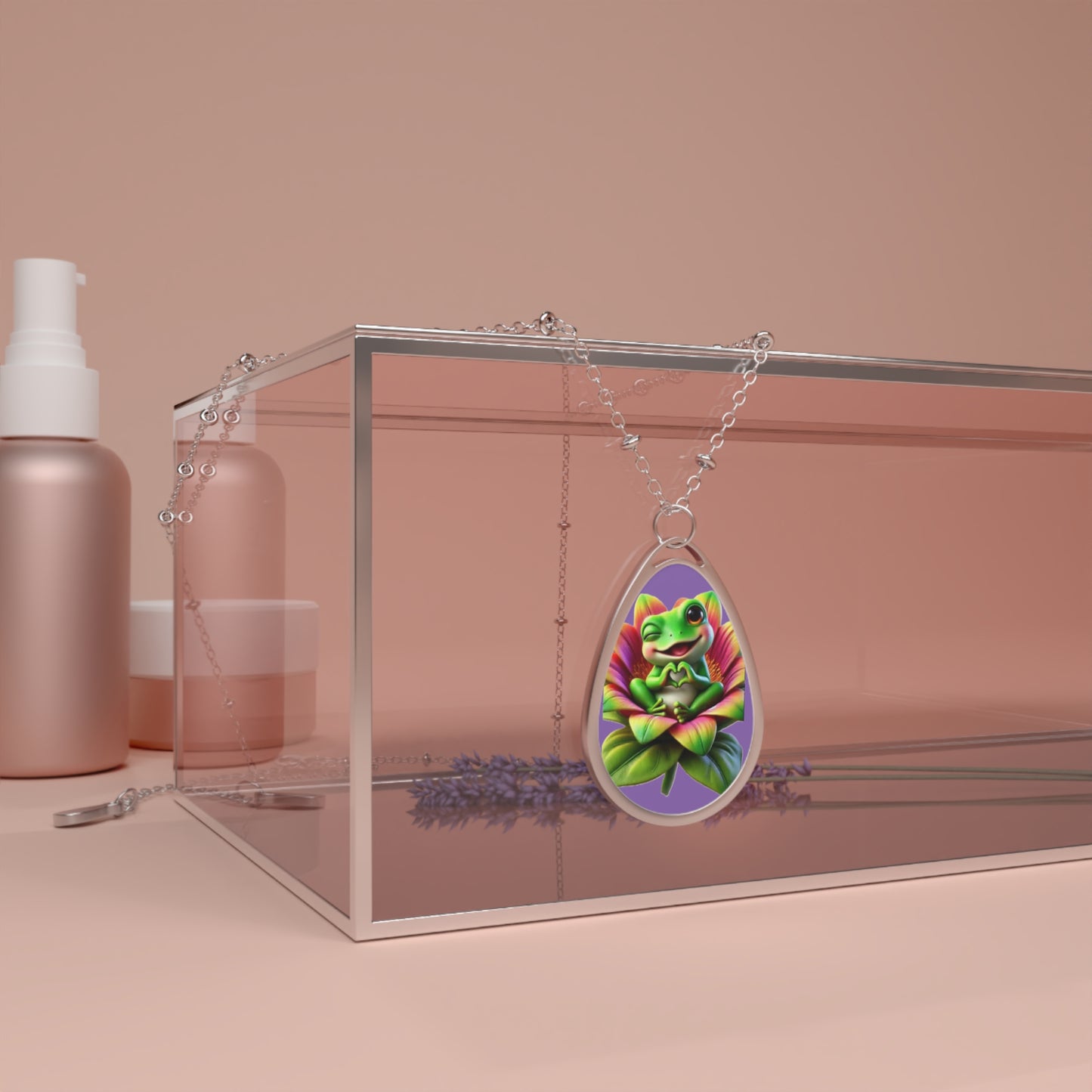 Colorful Gecko Oval Necklace - Playful Nature-Inspired Jewelry for Animal Lovers