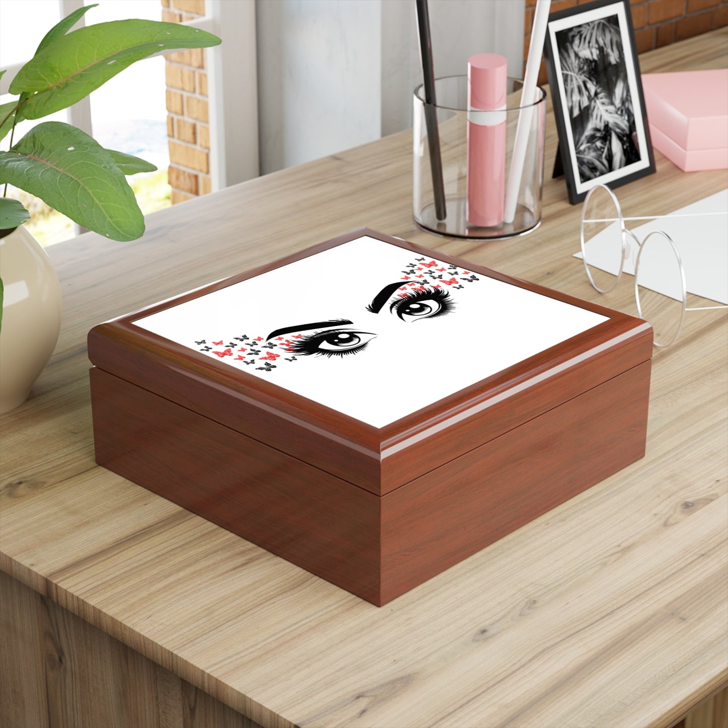 Elegant Butterfly Jewelry Box with Eye Design – Stylish Storage for Precious Keepsakes