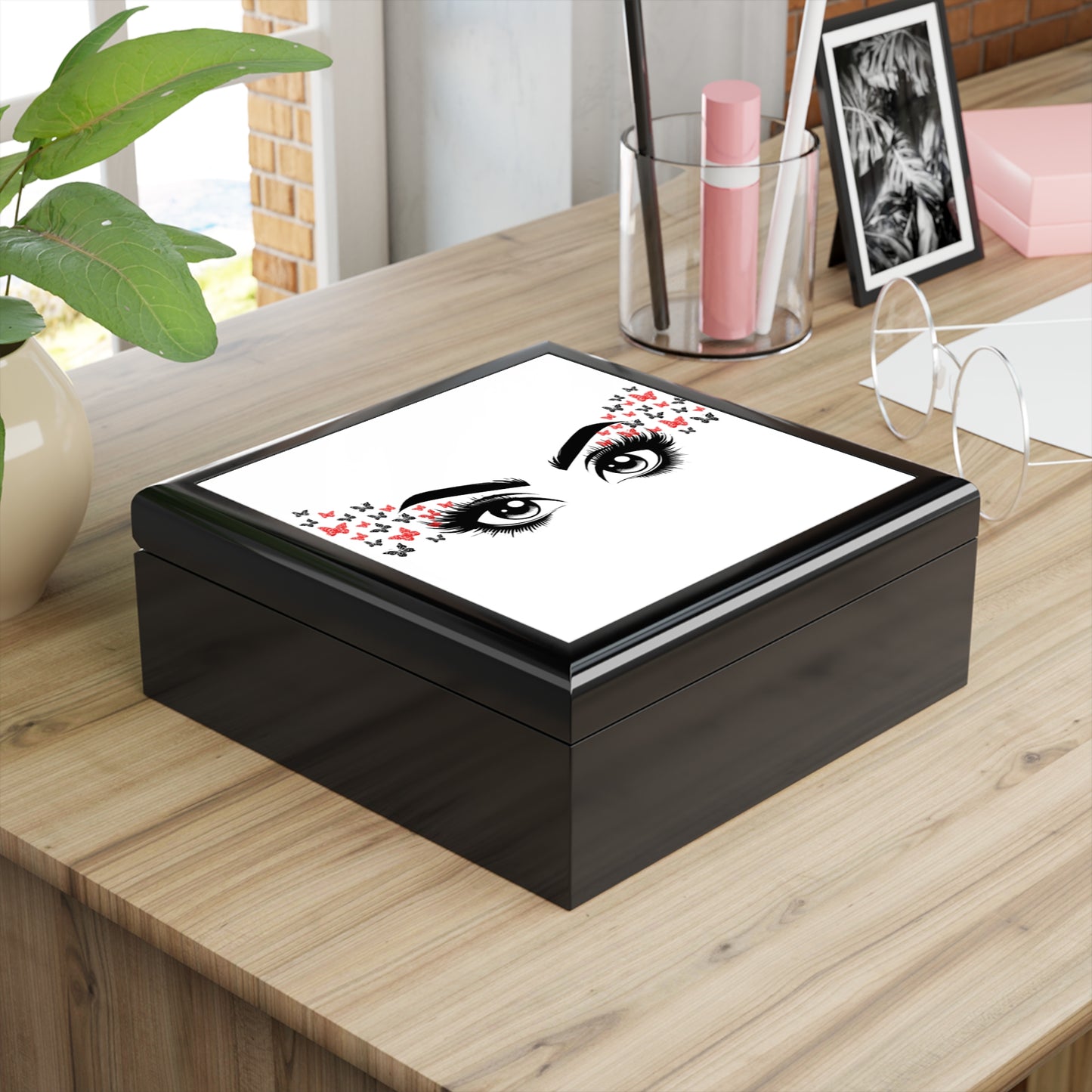 Elegant Butterfly Jewelry Box with Eye Design – Stylish Storage for Precious Keepsakes