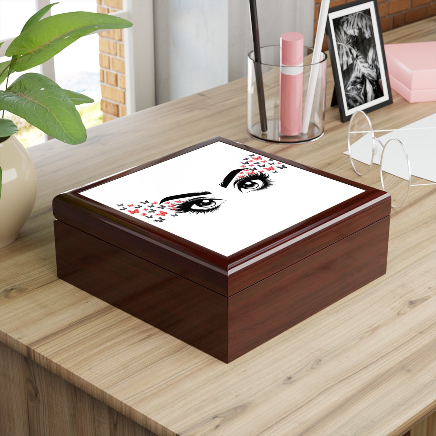 Elegant Butterfly Jewelry Box with Eye Design – Stylish Storage for Precious Keepsakes