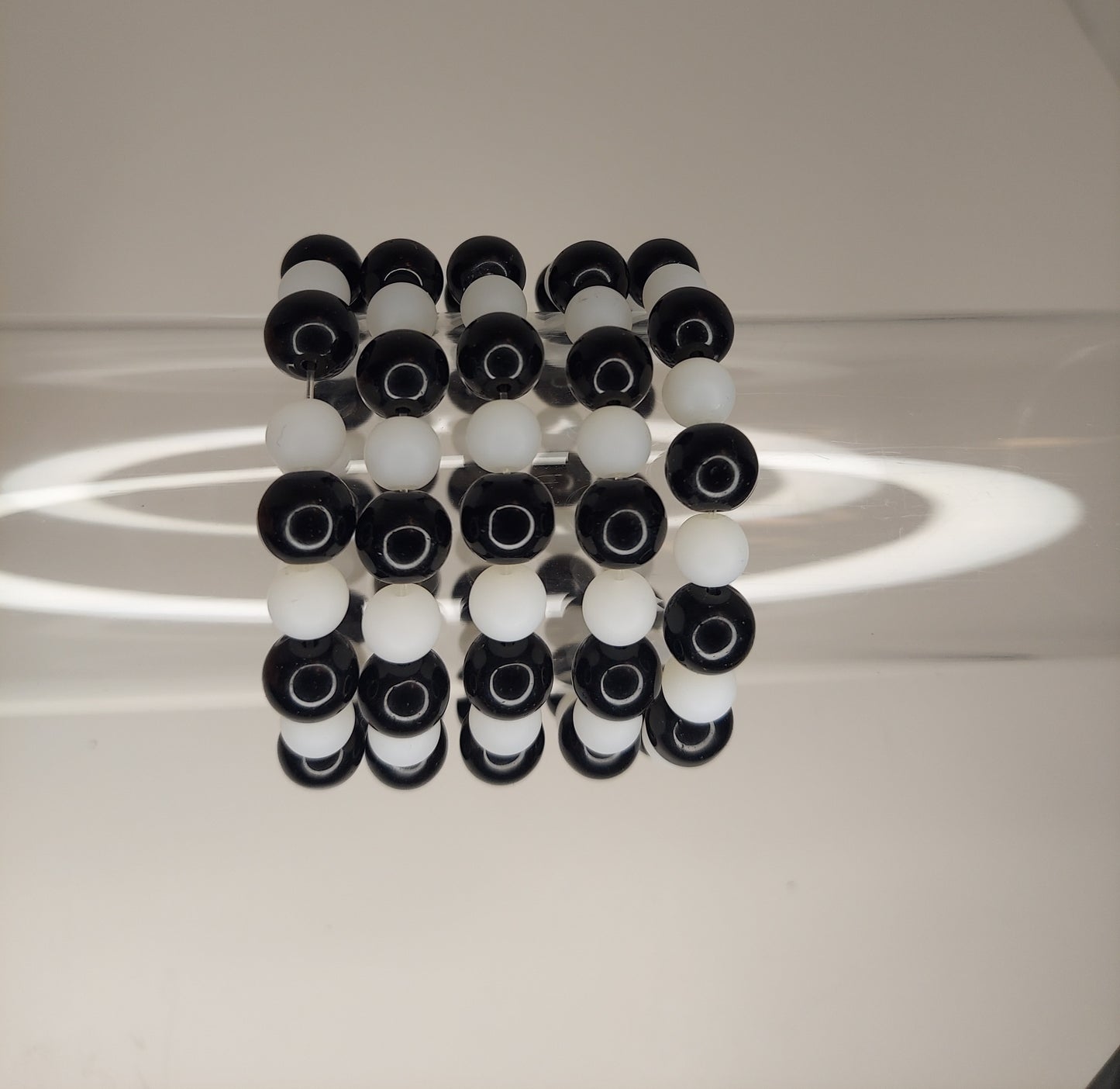 Black and White Glass Beaded Bracelet (1pc)